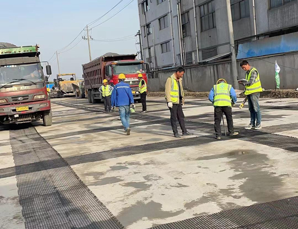 开平老材料的新故事：玻璃纤维土工格栅如何在‘白改黑’浪潮中重获新生？